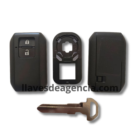 Detalle de carcasa llave inteligente Suzuki mostrando membrana impermeable protectora en el cierre contra agua mojadas y caídas
