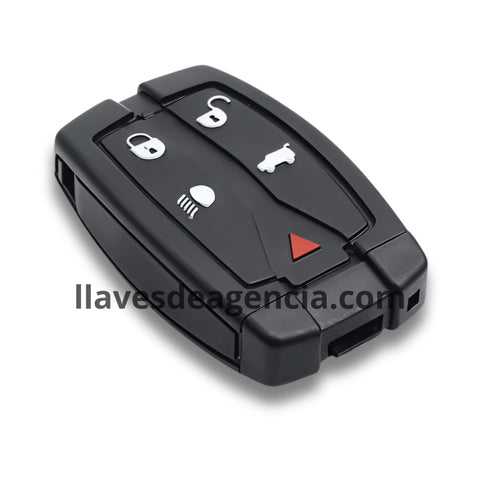 Detalle de carcasa llave presencia Land Rover mostrando membrana impermeable protectora en el cierre contra agua mojadas y caídas