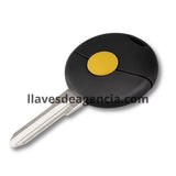 Vista interior de carcasa llave Smart Fortwo mostrando membrana impermeable de plástico en el cierre que protege componentes electrónicos contra agua y humedad