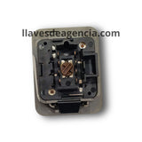 Vista trasera control de seguros eléctrico Chevrolet Suburban Blazer Jimmy mostrando conector de 8 pines gris, detalle de conexión eléctrica, refacción GM original 1995-2005