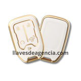 Detalle funda protectora TPU blanco brillante con iconos dorados llave Chevrolet Silverado Cheyenne Colorado GMC Sierra 5 botones acabado espejo premium elegante y sofisticada