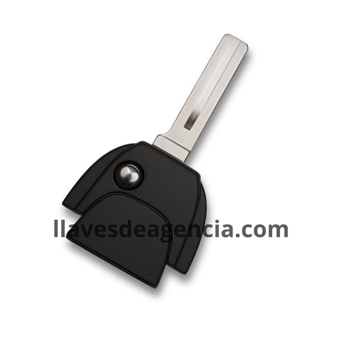 Detalle de media llave Volvo mostrando membrana impermeable protectora en el cierre de la carcasa contra agua y caídas