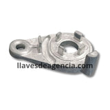 Detalle pata chapa cerradura mecánica Chevrolet Chevy Monza puerta derecha vista trasera