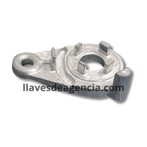 Detalle pata chapa cerradura mecánica Chevrolet Chevy Monza puerta derecha vista trasera